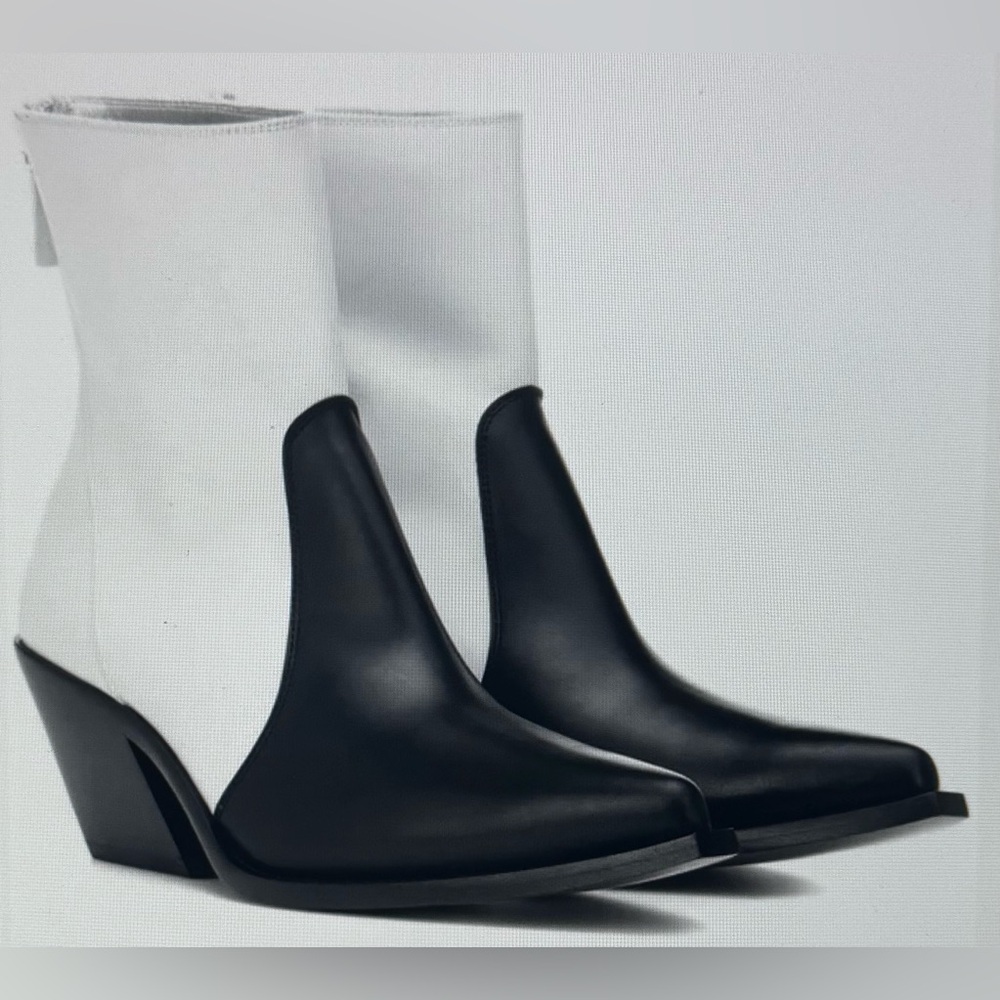GIVENCHY Bottine Cowboy Boot Ankle Bootie Black White Size IT 39 Pre-Fall 2018